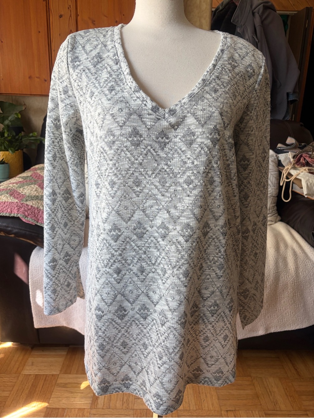 Crown Apparel Duchess Knitted V-neck Geometric Print Tunic Size 2X